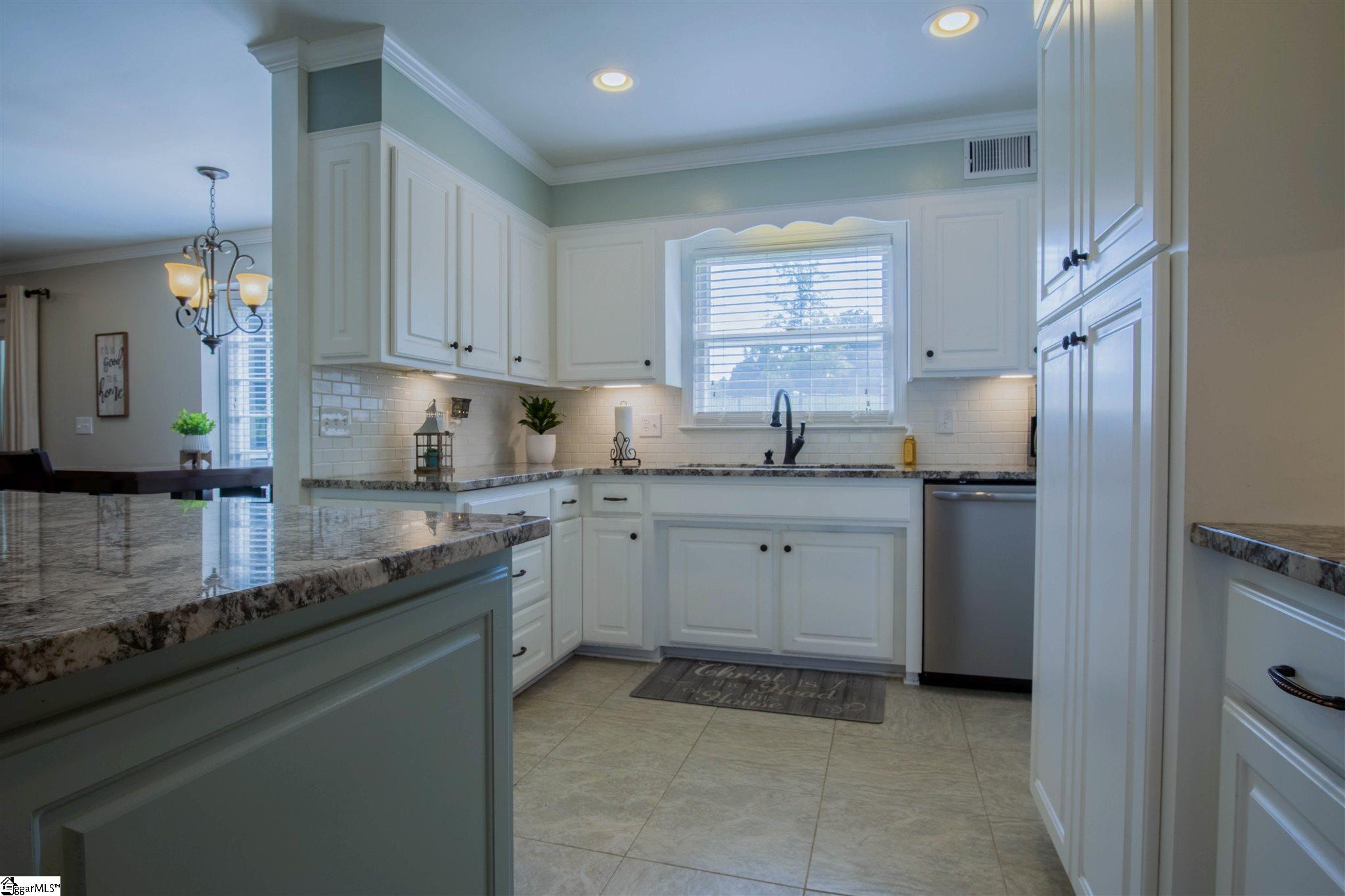 204 Bedford Road Easley, SC 29642 - Photo 10 of 36 Gallery Image 10