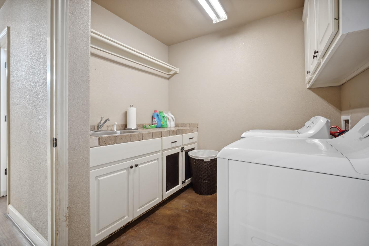 3902 101st Street Lubbock, TX 79423 - Photo 36 of 37 a utility room with dryer and washer