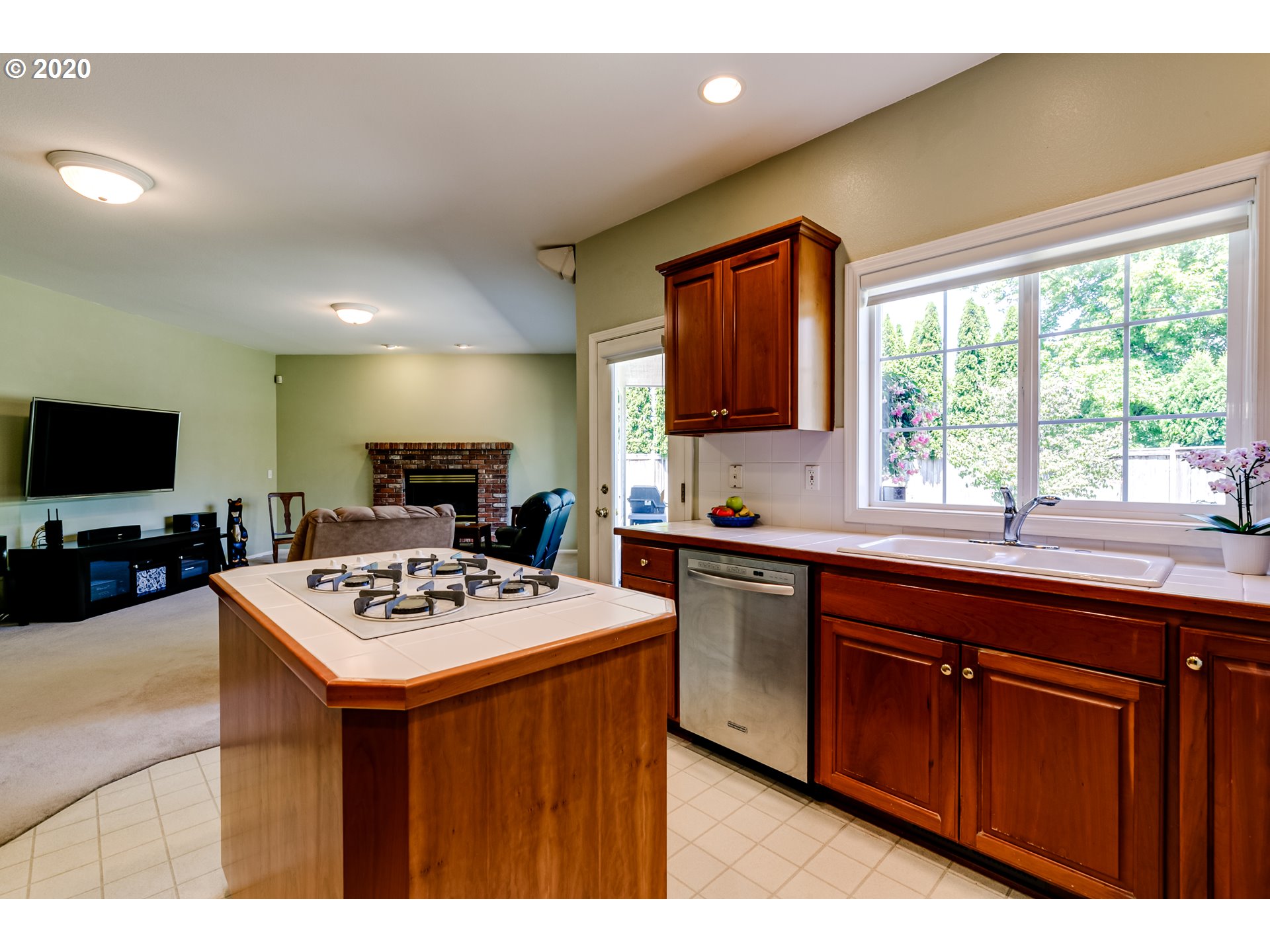 3385 Hampton Way Eugene, OR 97401 - Photo 14 of 32 Gallery Image 14