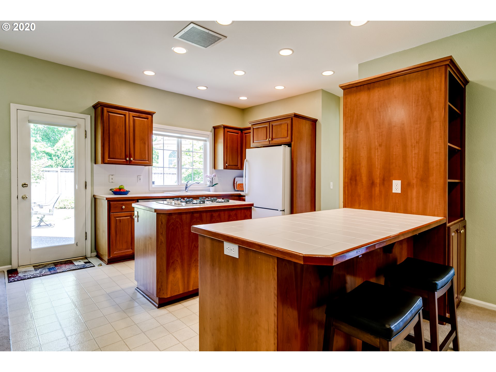 3385 Hampton Way Eugene, OR 97401 - Photo 10 of 32 Gallery Image 10