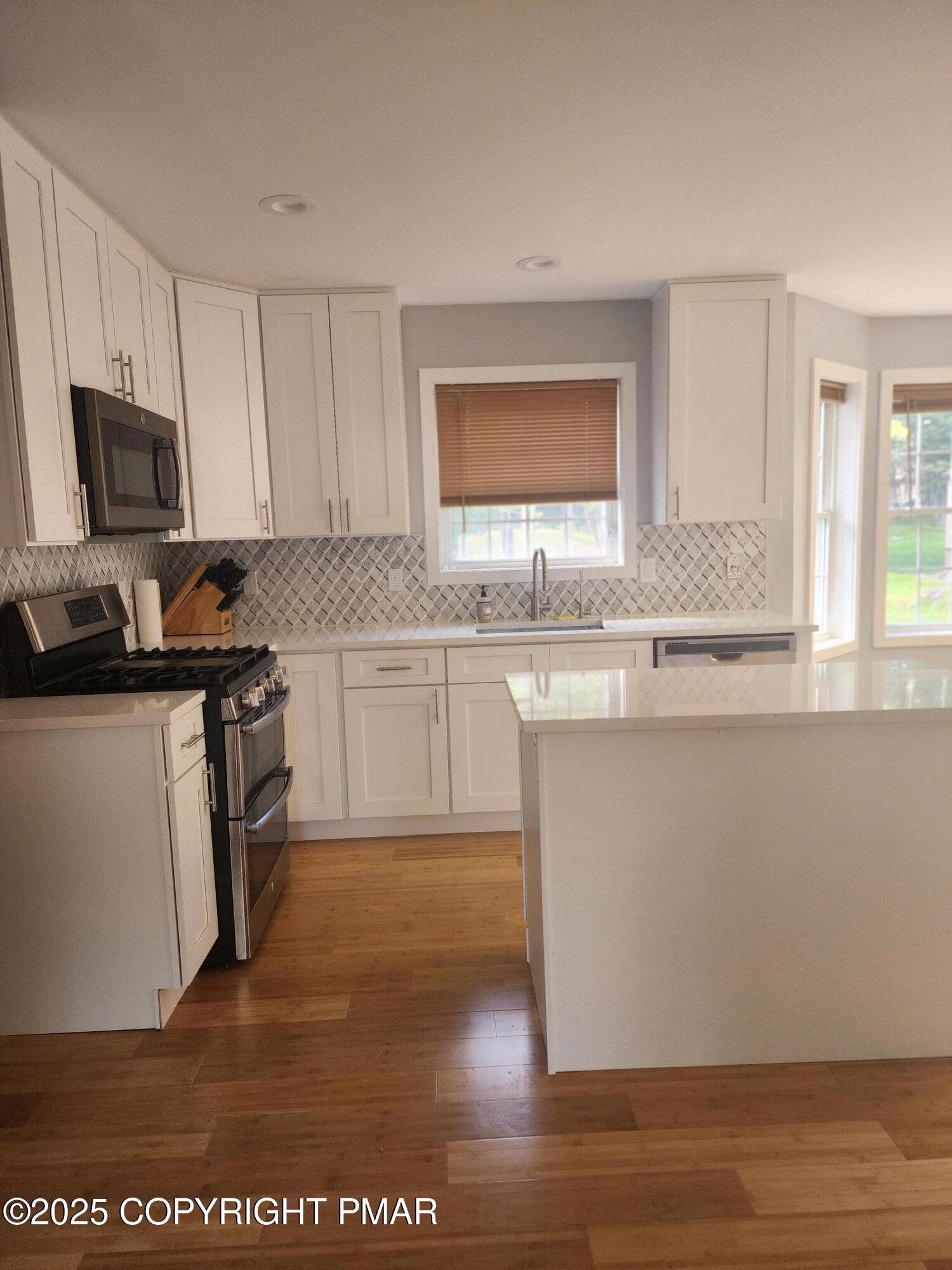 283 Pocono Boulevard Bushkill, PA 18324 - Photo 17 of 44 1000039416