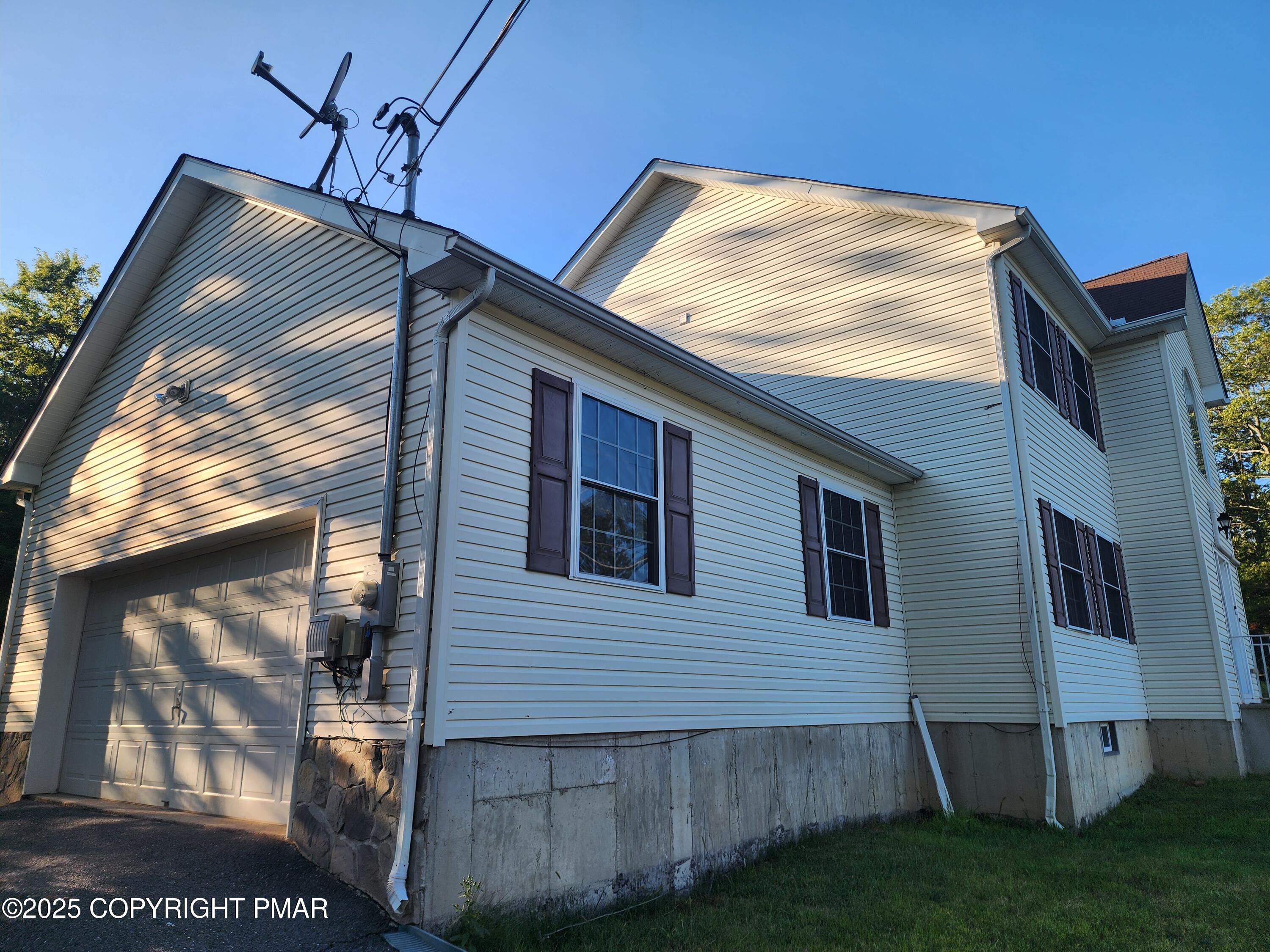 283 Pocono Boulevard Bushkill, PA 18324 - Photo 3 of 44 a backyard of a house