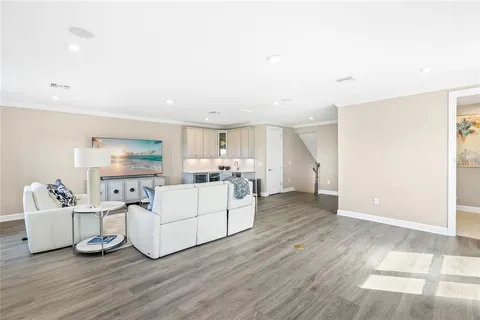 a view of a house with backyard and a tree