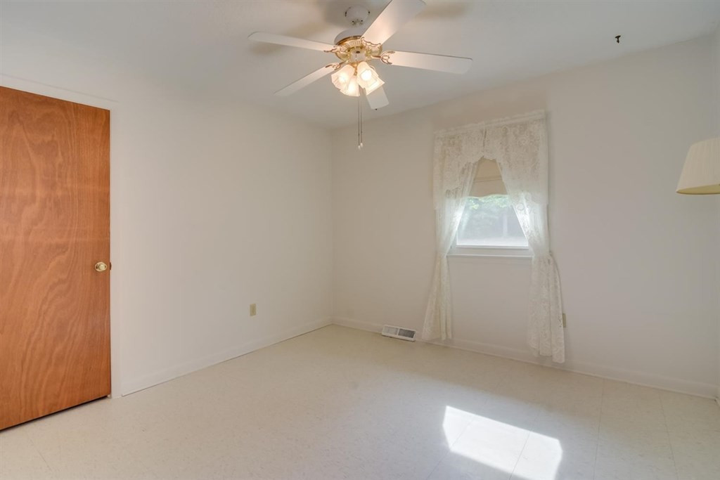 280 Marcia Street Williston, SC 29853 - Photo 28 of 33