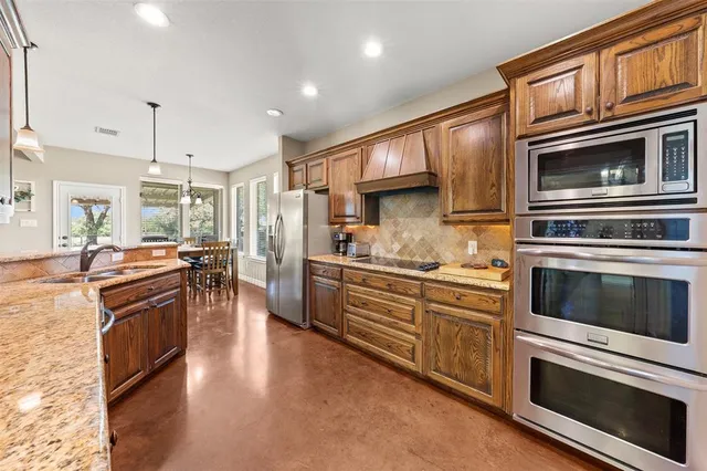 $465,000 | 160 Seven Oaks Lane, China Spring, TX 76633