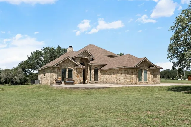 $465,000 | 160 Seven Oaks Lane, China Spring, TX 76633