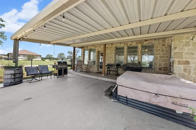 $465,000 | 160 Seven Oaks Lane, China Spring, TX 76633