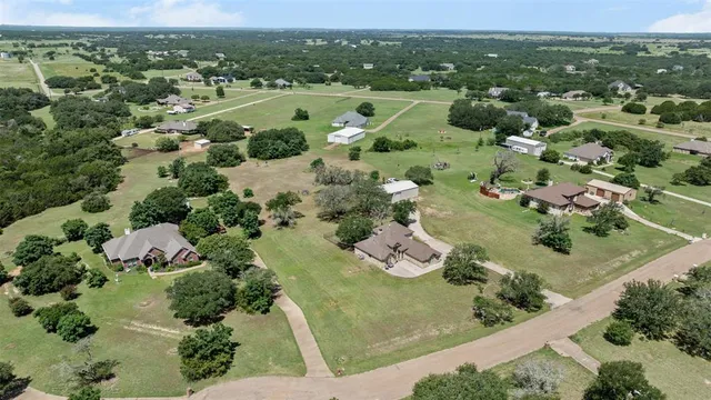 $465,000 | 160 Seven Oaks Lane, China Spring, TX 76633