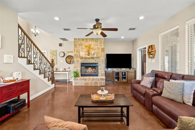 $465,000 | 160 Seven Oaks Lane, China Spring, TX 76633