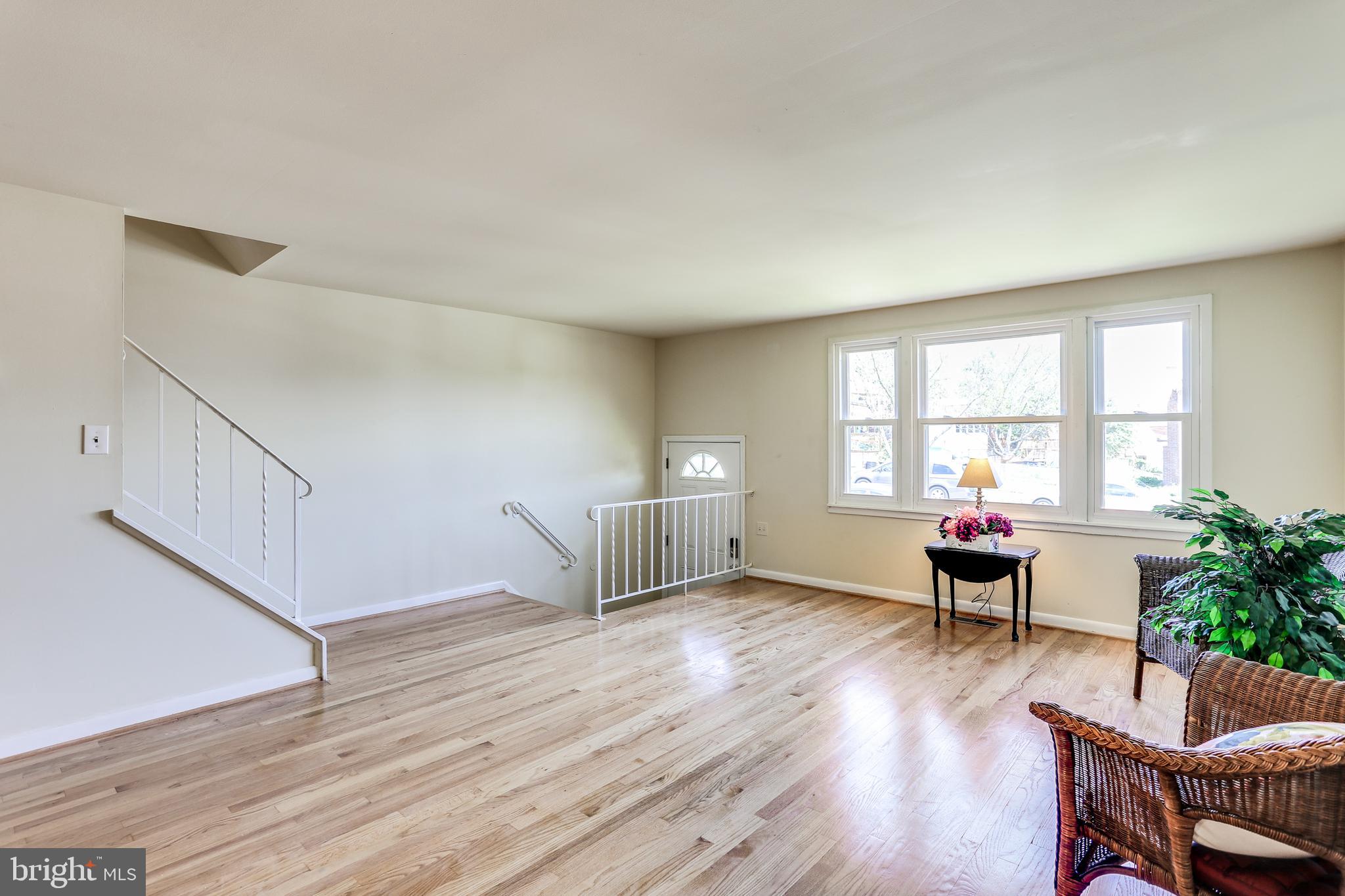 5648 Braxfield Road Halethorpe, MD 21227 - Photo 5 of 26 Living Rm