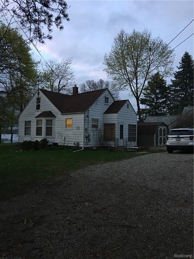 3985 Covert Road Waterford, MI 48328 - Photo 4 of 32 covert.jpg