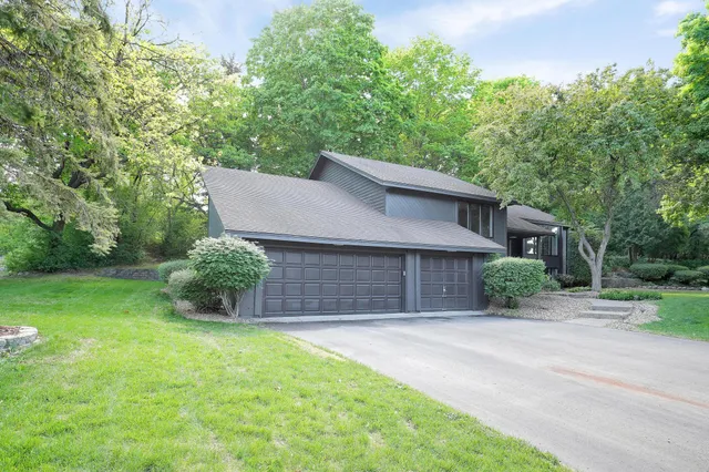 $899,999 | 745 Virginia Shores Circle, Victoria, MN 55331