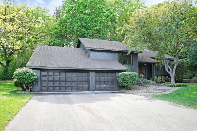 $899,999 | 745 Virginia Shores Circle, Victoria, MN 55331