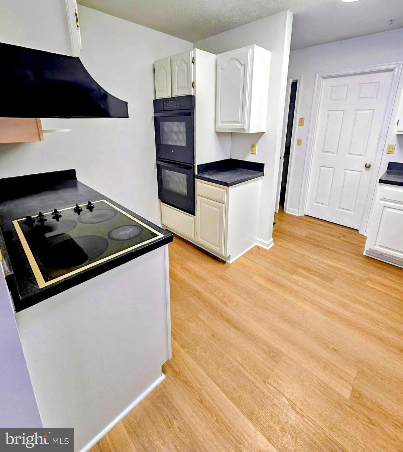 44045 Fieldstone Way California, MD 20619 - Photo 13 of 37 Double Oven