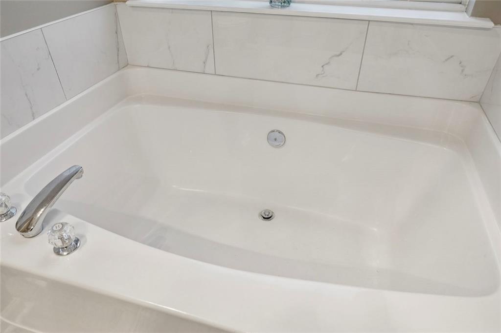 1257 Gates Circle Southeast Atlanta, GA 30316 - Photo 18 of 26 a bathroom with a bathtub