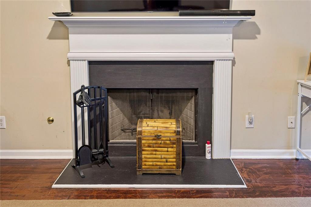 1257 Gates Circle Southeast Atlanta, GA 30316 - Photo 4 of 26 a view of living room
