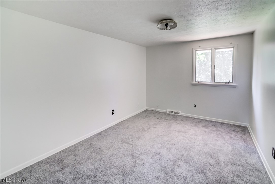 18212 Cornwall Road Cleveland, OH 44119 - Photo 12 of 22