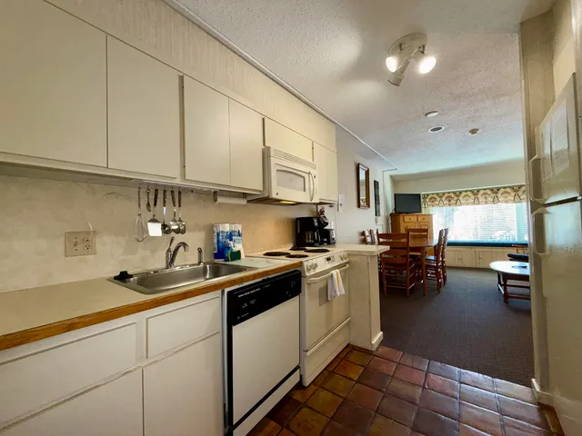 $1,200 | 46 Packard's Road, Unit 307 WEEK 4, Waterville Valley, NH 03215