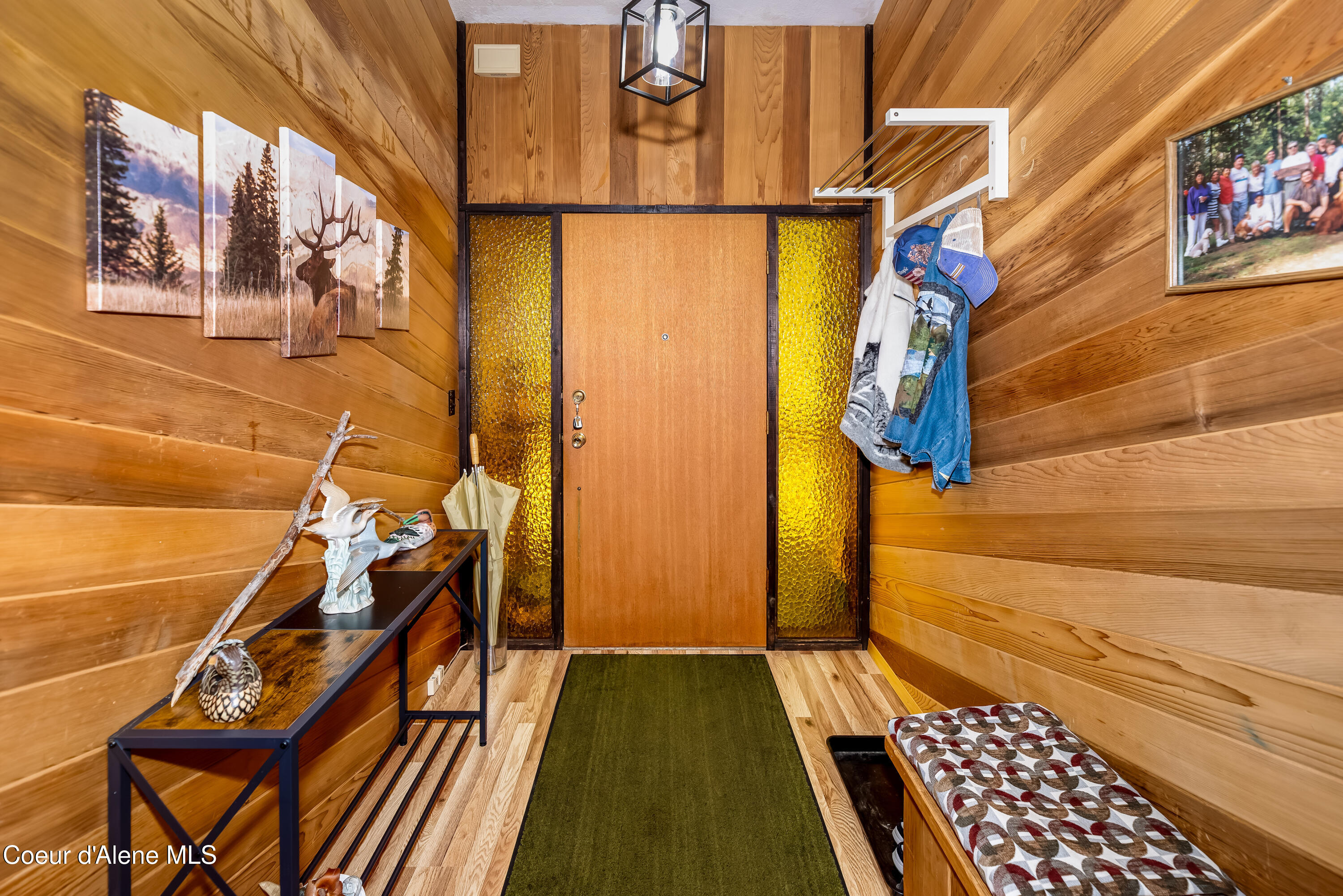 1976 Reeder Bay Road Nordman, ID 83848 - Photo 16 of 22 Entry way