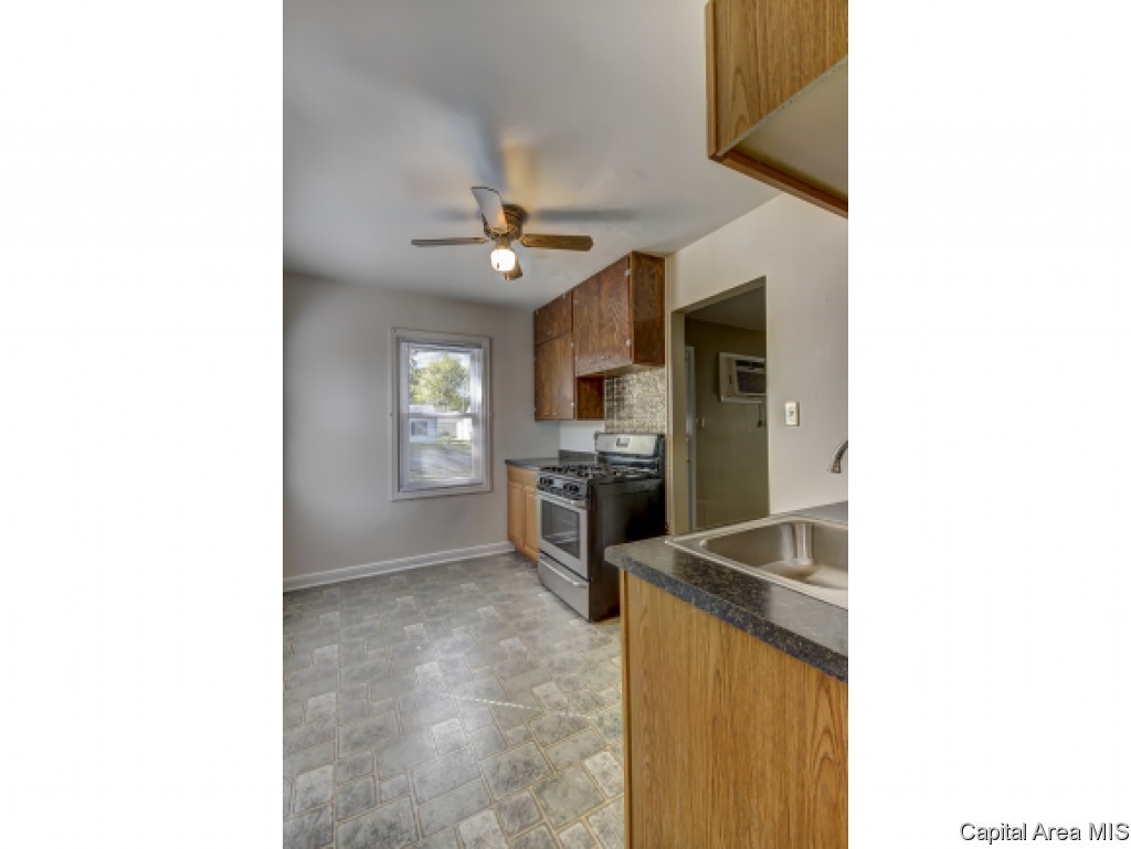 1700 North 20th Street Springfield, IL 62702 - Photo 12 of 36