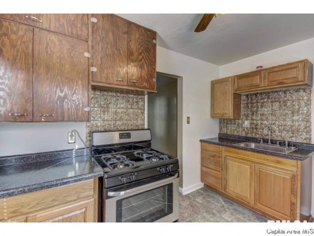 1700 North 20th Street Springfield, IL 62702 - Photo 9 of 36