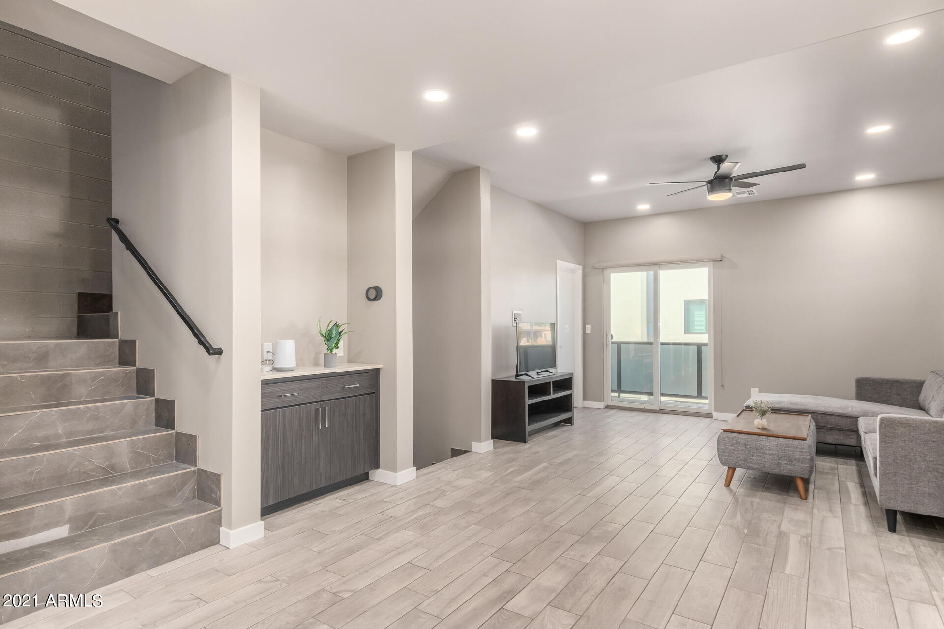 2727 East Thomas Road, Unit 16 Phoenix, AZ 85016 - Photo 6 of 26 8