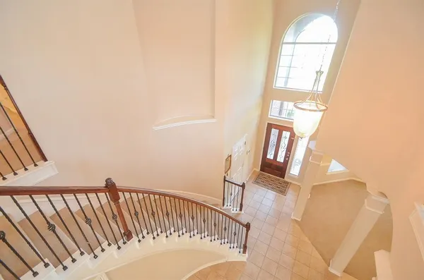 a view of entryway with a front door