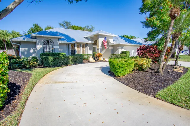 a house view with a outdoor space
