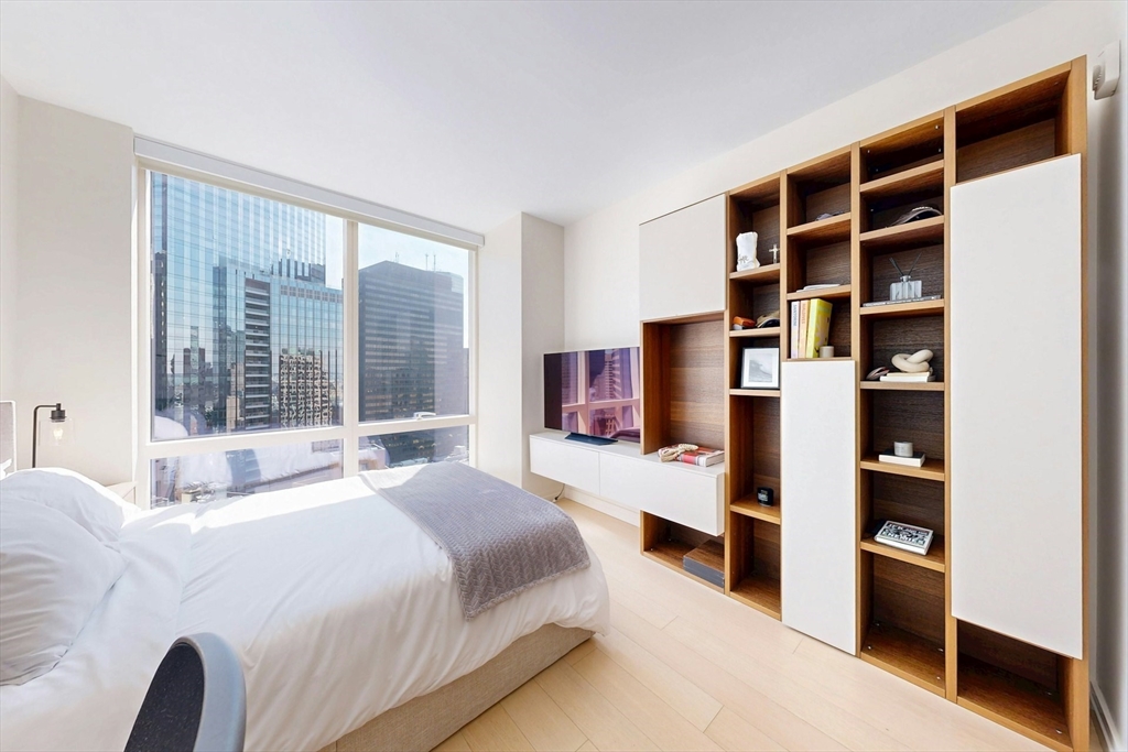 1 Franklin Street, Unit 2308 Boston, MA 02110 - Photo 22 of 41 a bedroom with a large bed and a large window