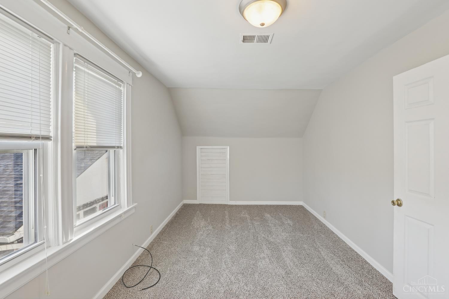 4046 Boomer Road Cincinnati, OH 45247 - Photo 23 of 36 Gallery Image 23