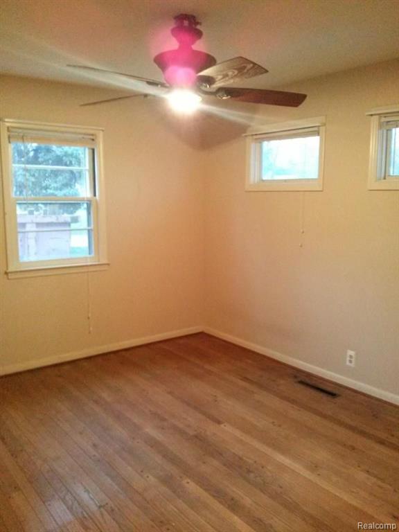39 Texas Rochester Hills Rochester, MI 48309 - Photo 11 of 27