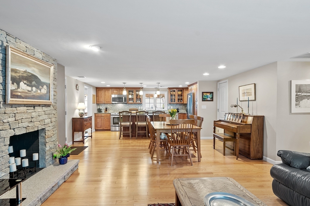 33 Westwind Road Andover, MA 01810 - Photo 4 of 27 Gallery Image 4