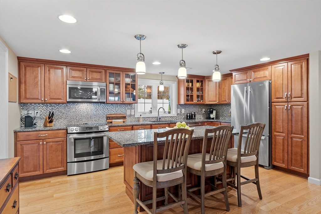 33 Westwind Road Andover, MA 01810 - Photo 5 of 27 Gallery Image 5