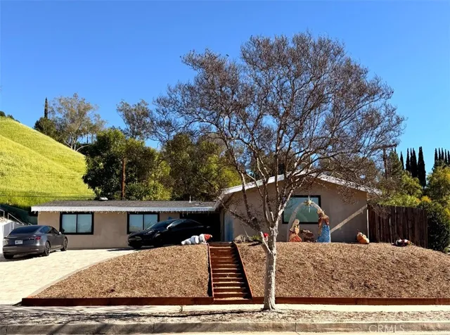 $1,184,999 | 20703 Collins Street, Woodland Hills, CA 91367