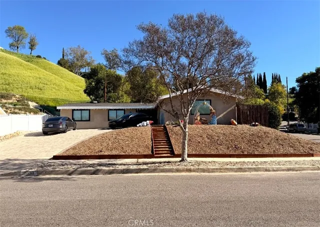 $1,184,999 | 20703 Collins Street, Woodland Hills, CA 91367