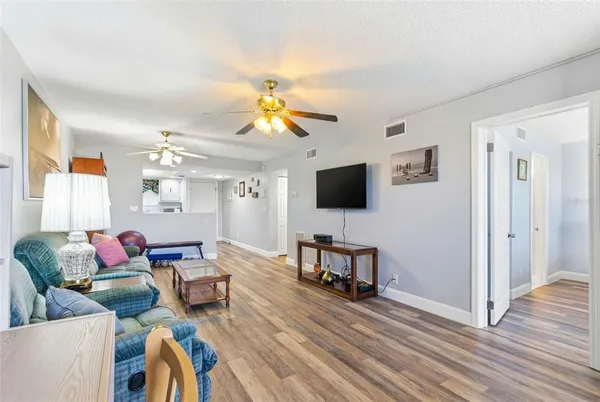 $1,700 | 801 83rd Avenue North, Unit 510, St. Petersburg, FL 33702