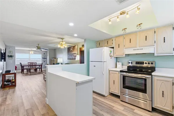 $1,700 | 801 83rd Avenue North, Unit 510, St. Petersburg, FL 33702