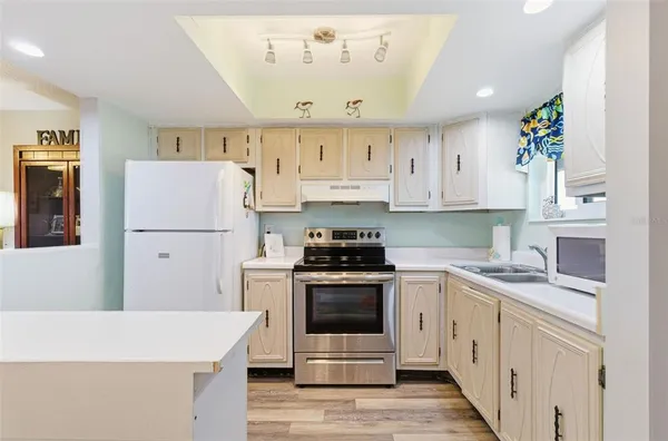 $1,700 | 801 83rd Avenue North, Unit 510, St. Petersburg, FL 33702