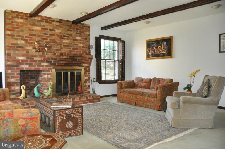 8801 Cromwell Drive Springfield, VA 22151 - Photo 22 of 25 Bright and Sunny Family Room