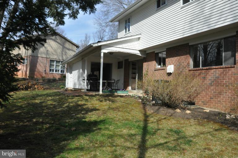 8801 Cromwell Drive Springfield, VA 22151 - Photo 5 of 25 Large Landscaped Backyard