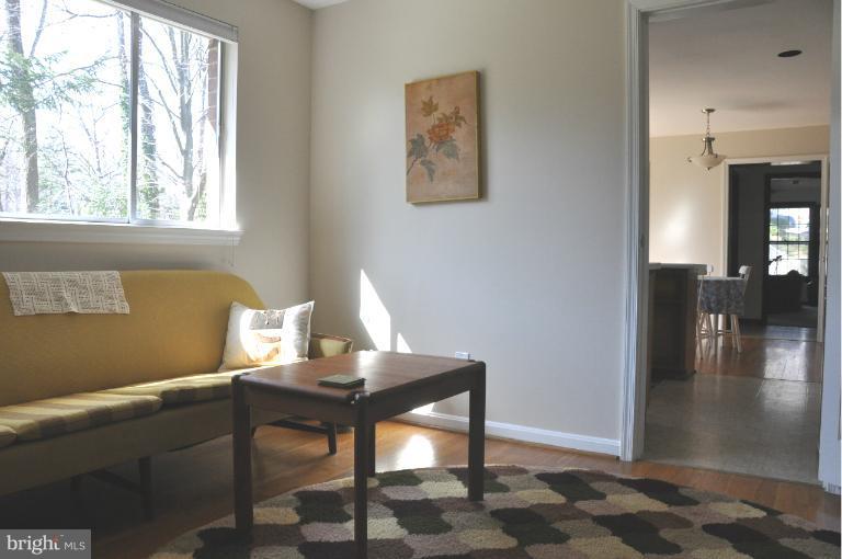 8801 Cromwell Drive Springfield, VA 22151 - Photo 6 of 25 Living Room