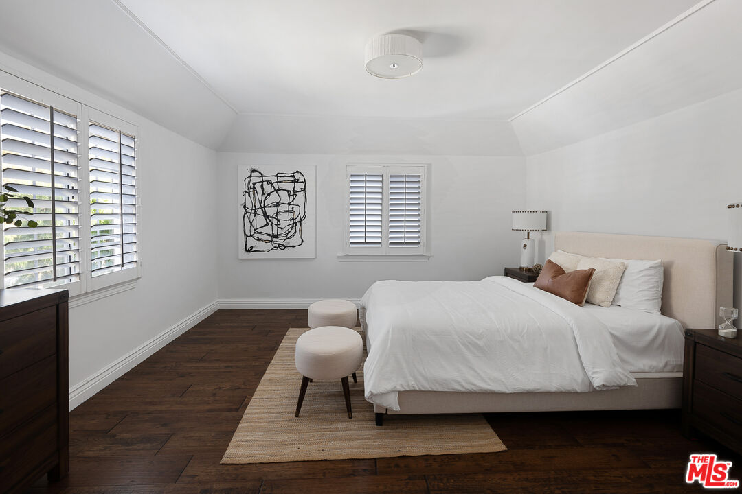 543 North June Street Los Angeles, CA 90004 - Photo 3 of 10 a bedroom with a bed two lamps and a table