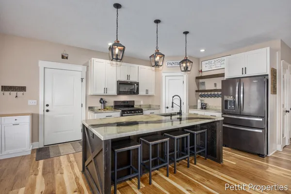 $559,900 | 21650 Centennial Drive, Conklin, MI 49403