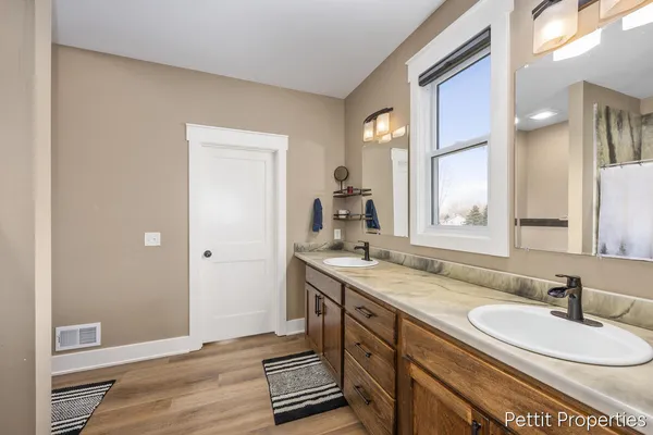 $559,900 | 21650 Centennial Drive, Conklin, MI 49403