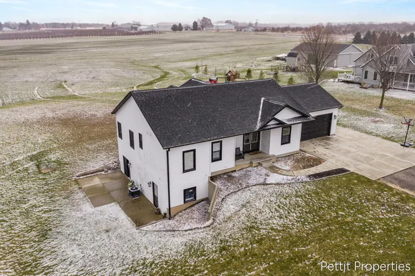 $559,900 | 21650 Centennial Drive, Conklin, MI 49403