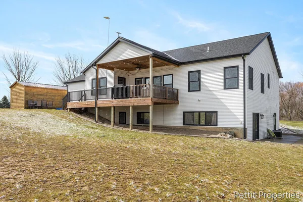 $559,900 | 21650 Centennial Drive, Conklin, MI 49403