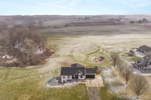 $559,900 | 21650 Centennial Drive, Conklin, MI 49403