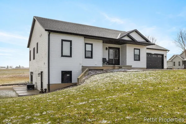 $559,900 | 21650 Centennial Drive, Conklin, MI 49403