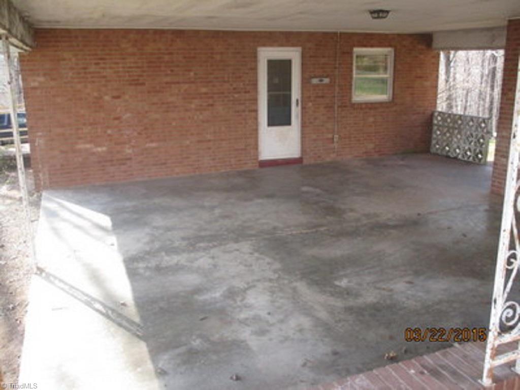 1307 Robin Road Eden, NC 27288 - Photo 3 of 10 Gallery Image 3