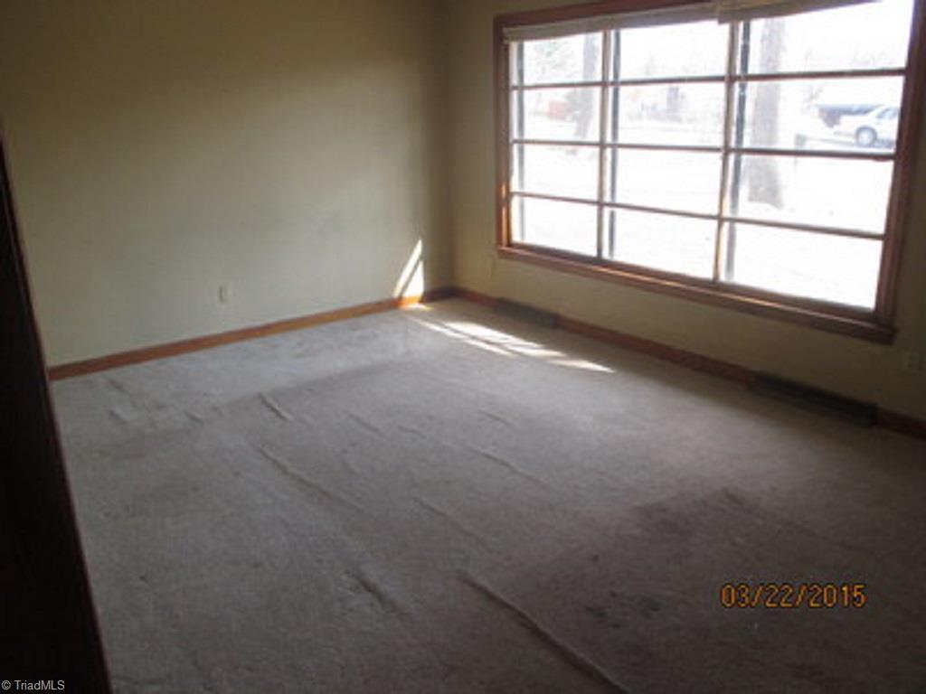 1307 Robin Road Eden, NC 27288 - Photo 5 of 10 Gallery Image 5
